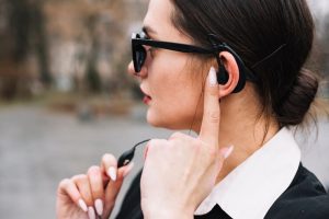 فناوری نویز کنسلینگ در هدفون چیست و چگونه کار می‌کند؟